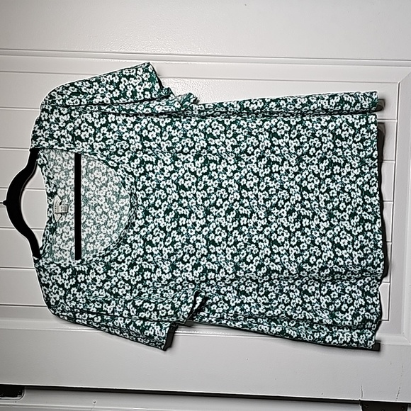 Lucky Brand Tops - Lucky Brand XL green floral tshirt